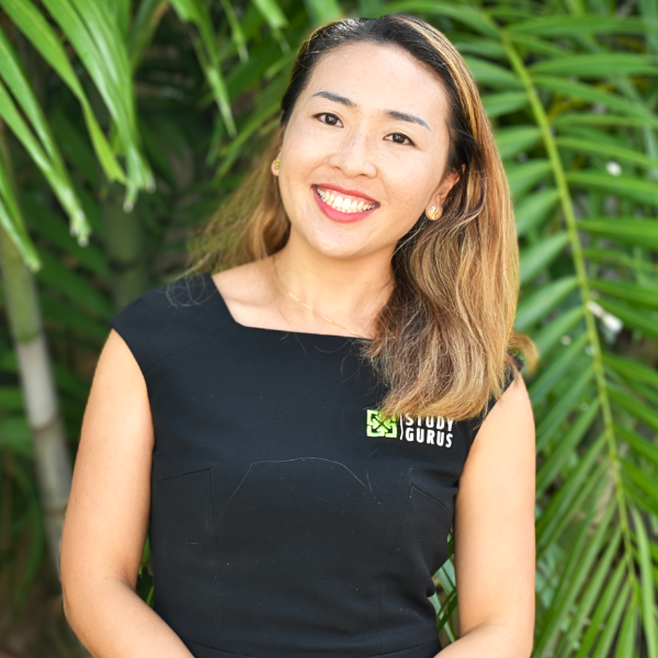 Portrait of Linda Li, Sales Manager – China at Immigration Gurus.